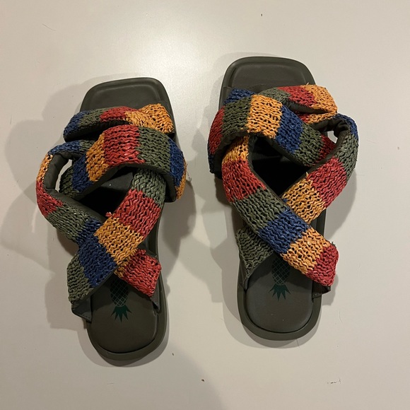 NWOT Farm Rio - Beautiful Rainbow Multicolor Woven Sandal - Picture 5 of 5